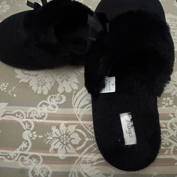 Soma Black Slippers - Picture 4 of 4